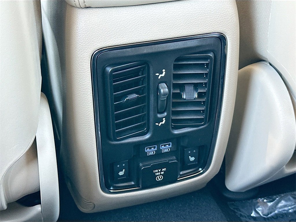 Used 2021 Jeep Grand Cherokee Limited w/ Luxury Group II image 26