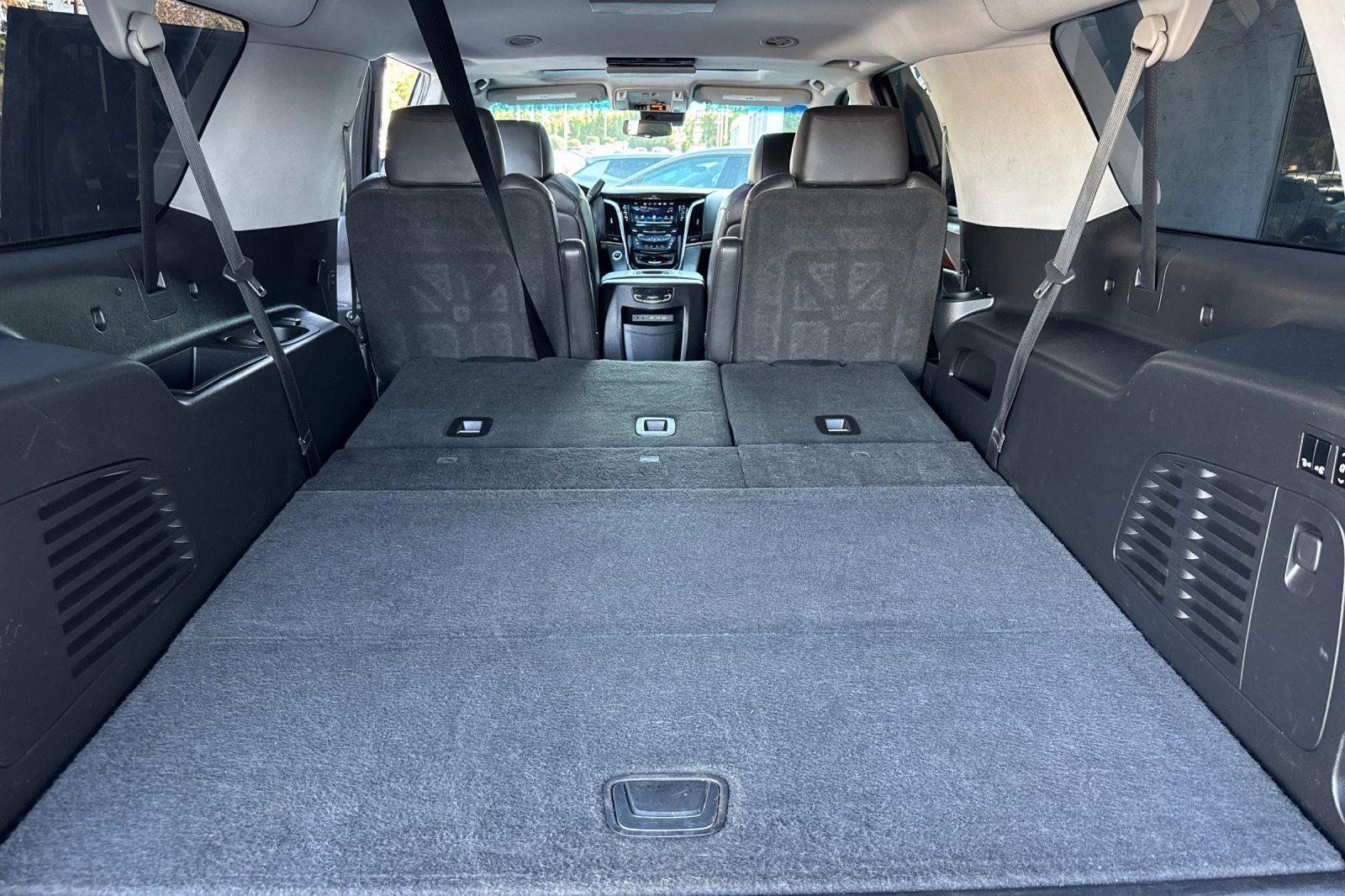 Used 2018 Cadillac Escalade ESV Premium Luxury image 18