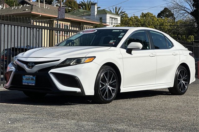 Used 2024 Toyota Camry SE image 8