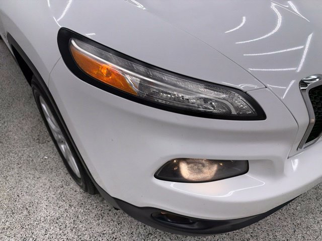 Used 2016 Jeep Cherokee Latitude w/ Safety/Convenience Group FWD image 5