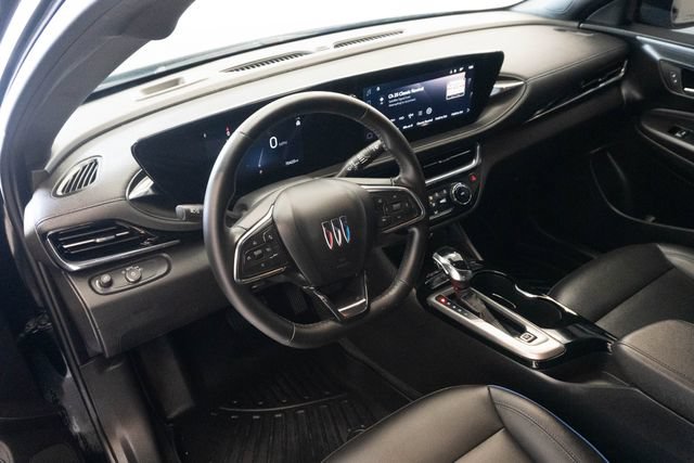 Used 2025 Buick Envista Sport Touring w/ Convenience II Package FWD image 3