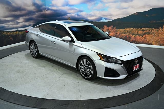 Used 2024 Nissan Altima 2.5 SL image 1