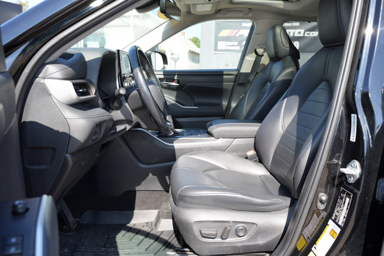 Used 2020 Toyota Highlander XLE image 16