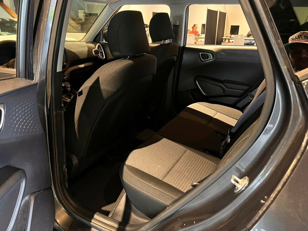 Used 2020 Kia Soul S FWD image 21