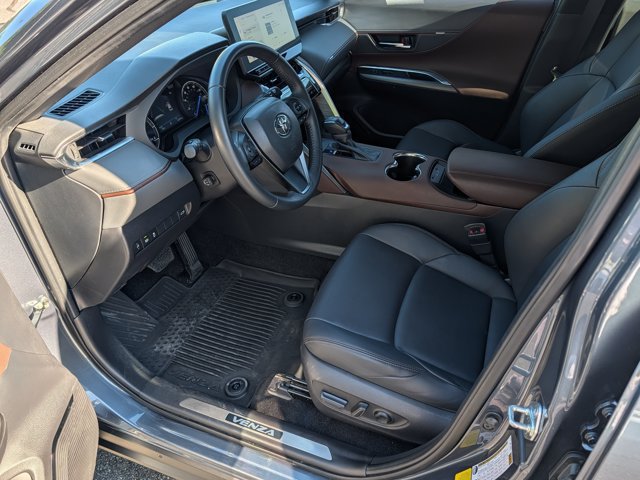 Used 2023 Toyota Venza XLE AWD/4WD image 9