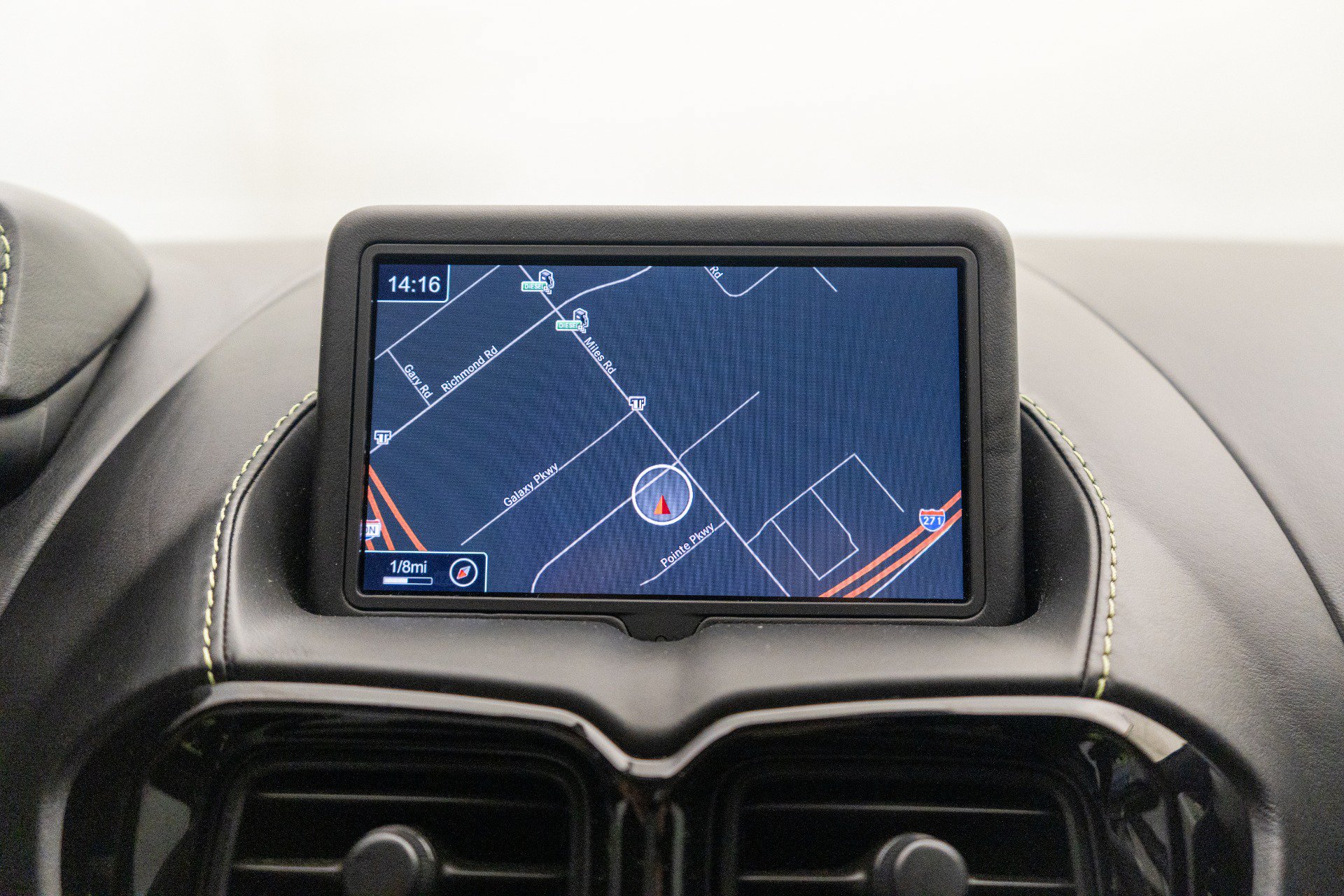 Used 2019 Aston Martin V8 Vantage Coupe RWD image 17