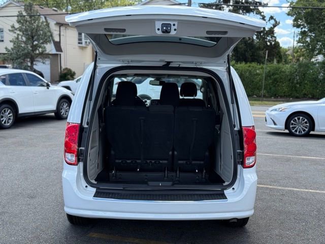 Used 2019 Dodge Grand Caravan SE w/ UConnect Hands-Free Group image 9