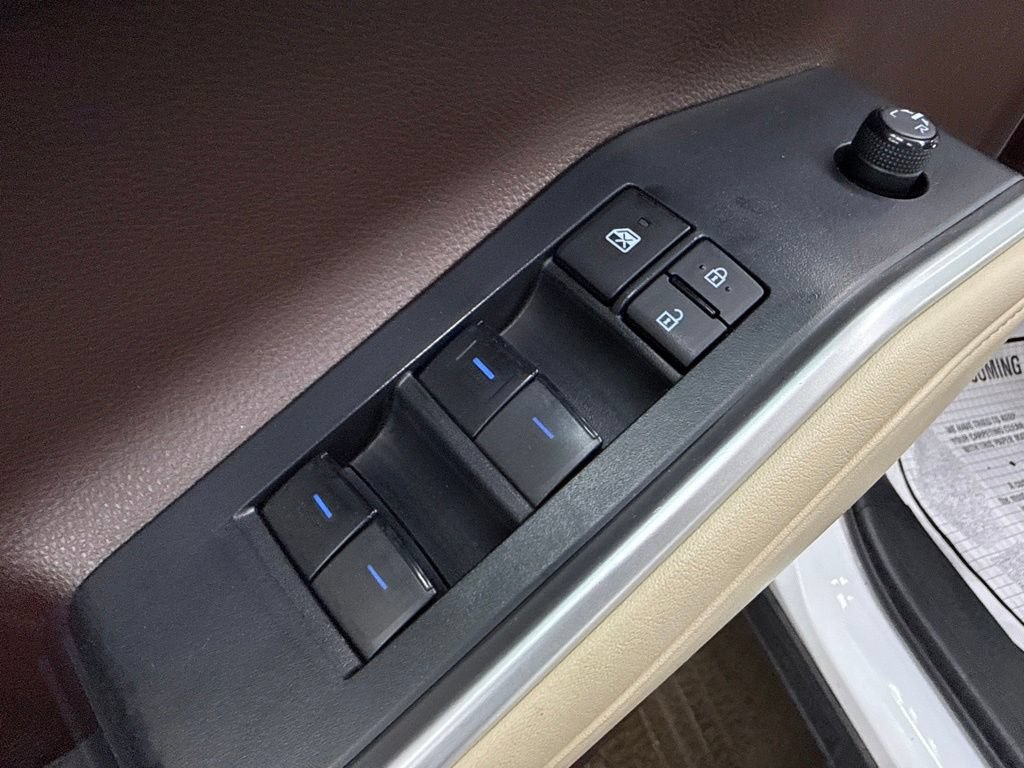 Used 2022 Toyota Highlander XLE AWD/4WD image 24