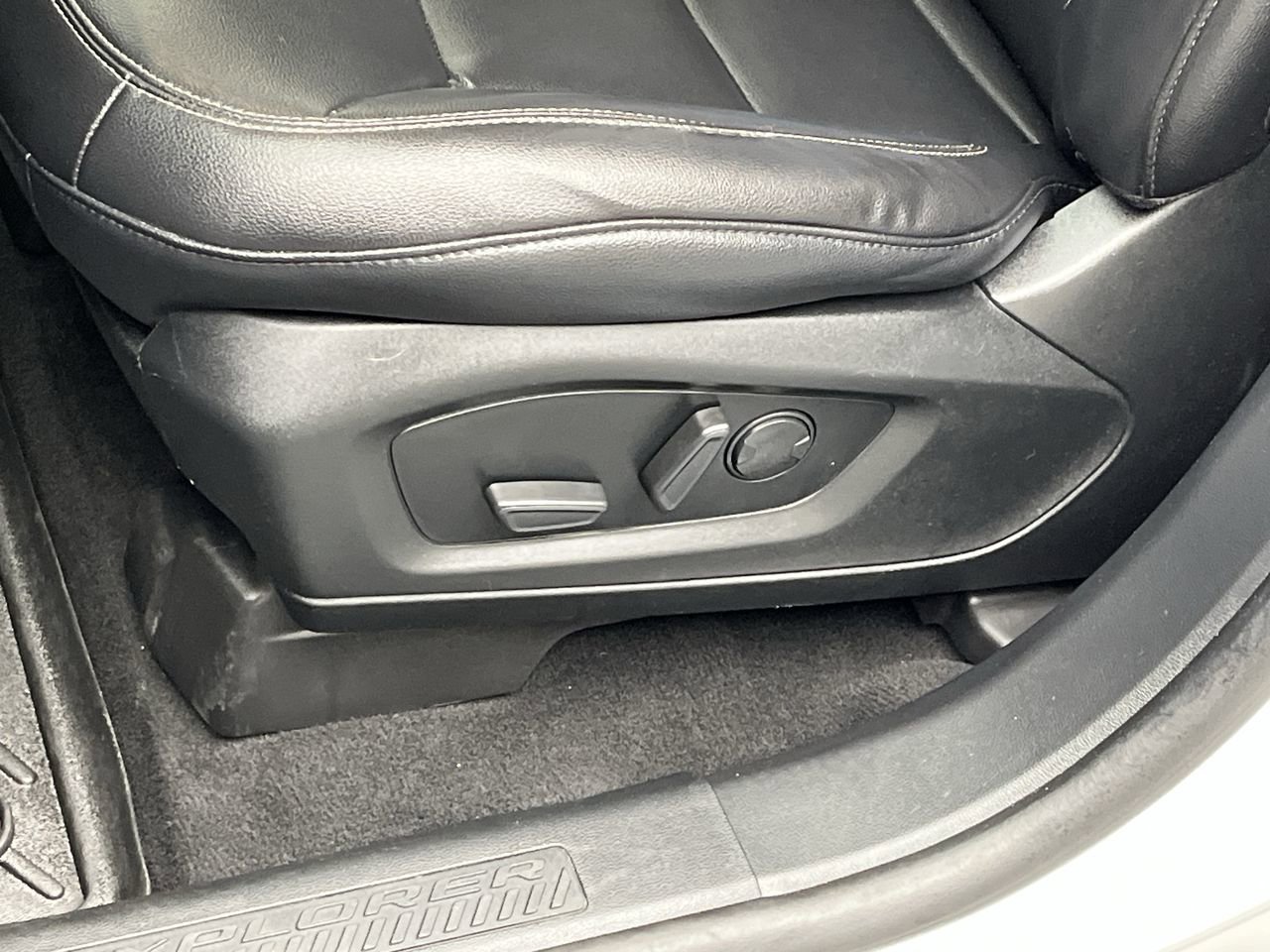 Used 2020 Ford Explorer XLT w/ Equipment Group 202A AWD/4WD image 10