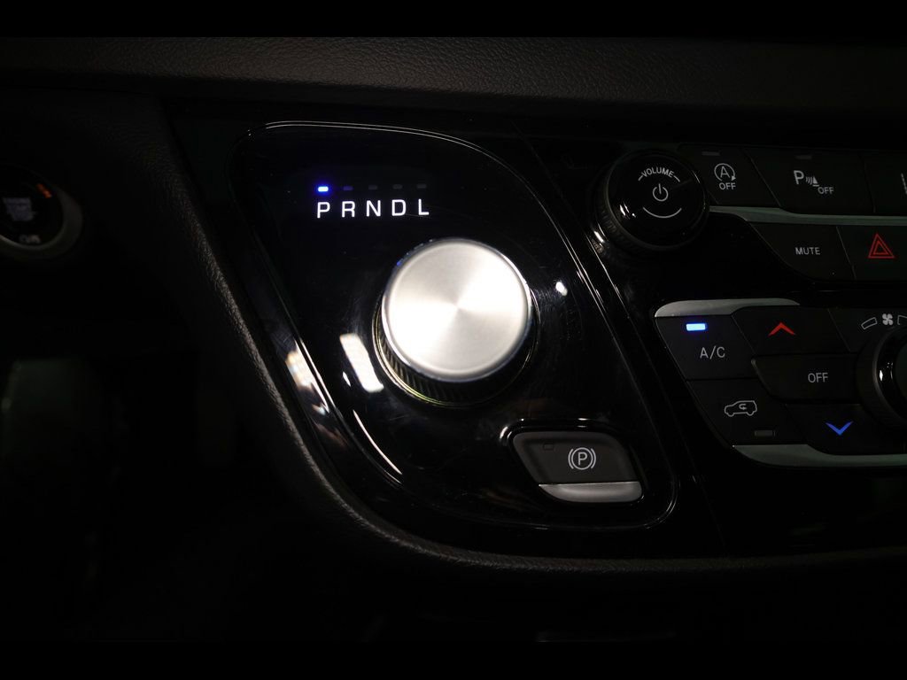 Used 2025 Chrysler Pacifica Select image 26