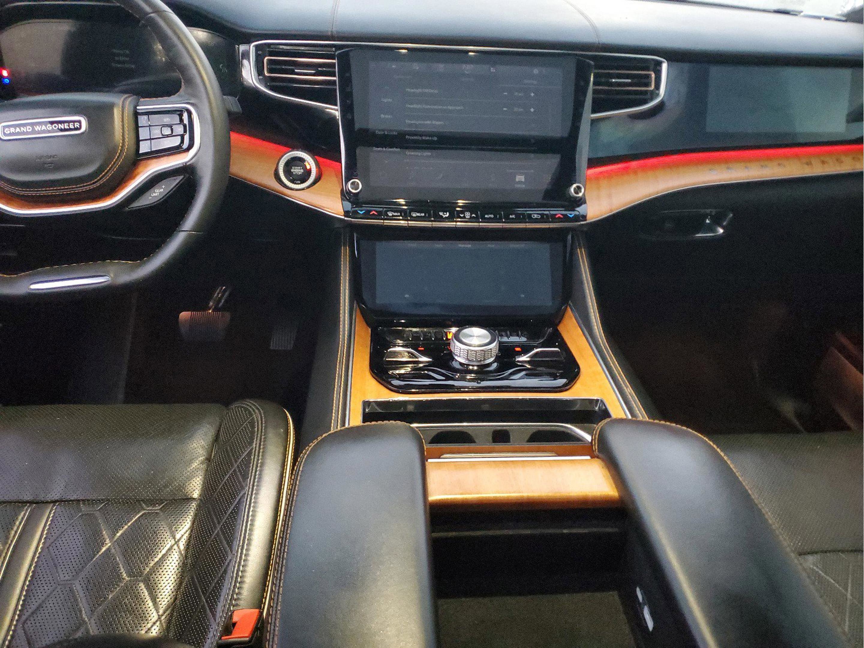 Used 2023 Jeep Grand Wagoneer Series III image 12