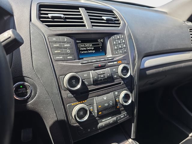 Used 2017 Ford Explorer XLT AWD/4WD image 25
