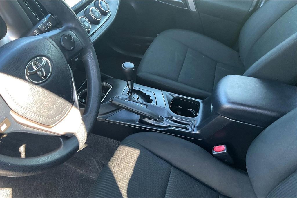 Used 2016 Toyota RAV4 LE AWD/4WD image 18