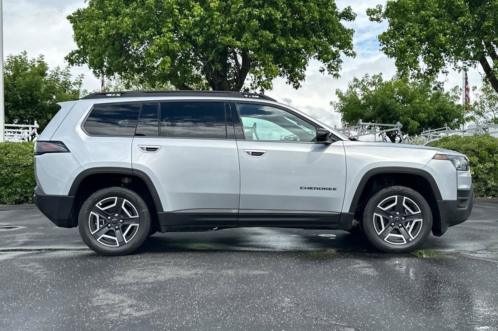 New 2026 Jeep Cherokee Laredo AWD/4WD image 2