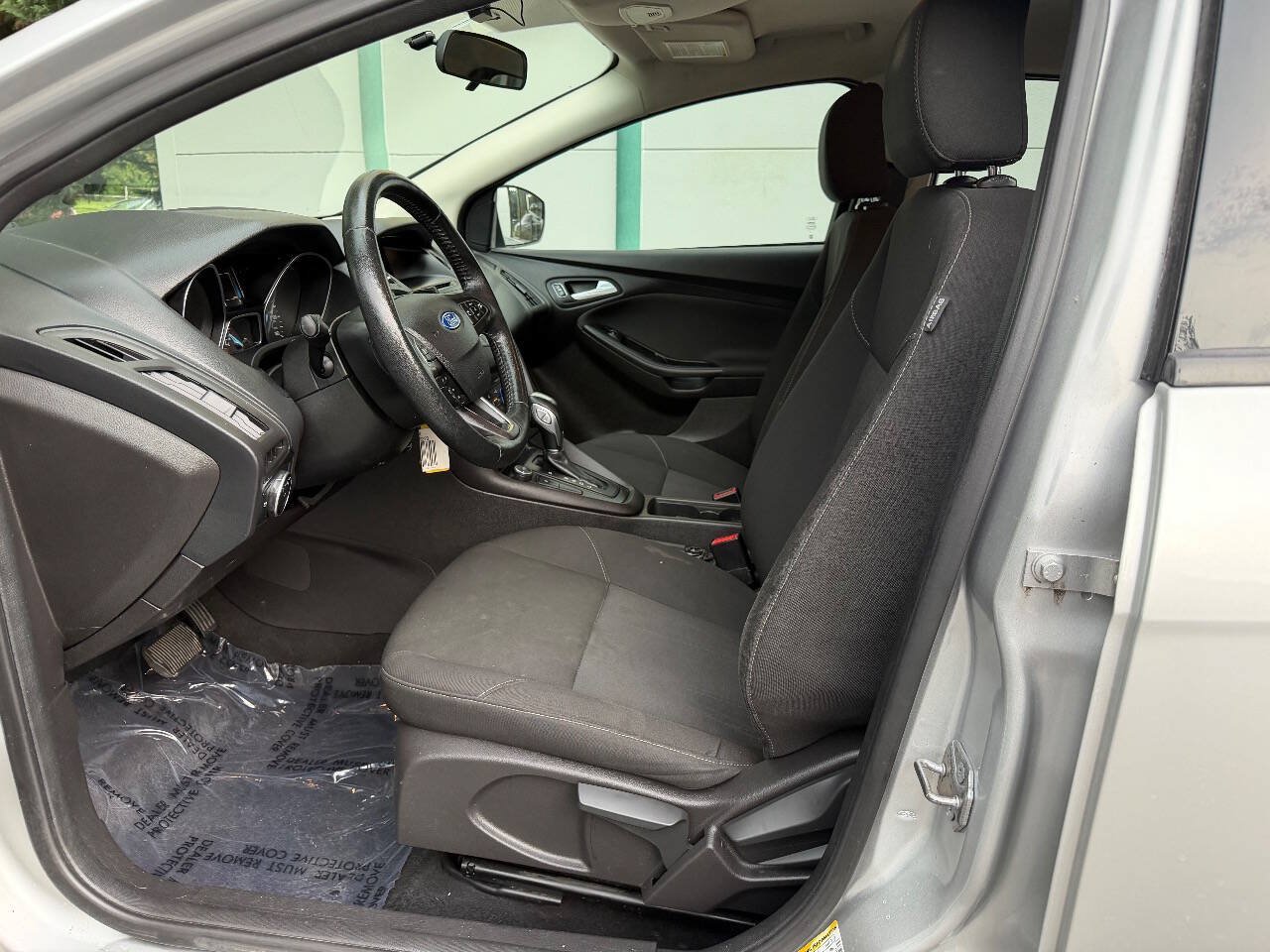 Used 2015 Ford Focus SE w/ SE Cold Weather Package FWD image 10