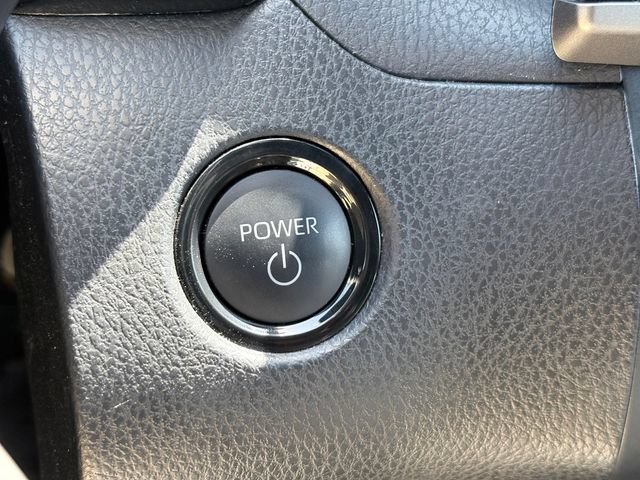 Used 2025 Toyota Camry SE FWD image 15