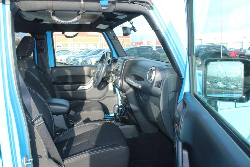 Used 2017 Jeep Wrangler Unlimited Sahara w/ Connectivity Group image 12