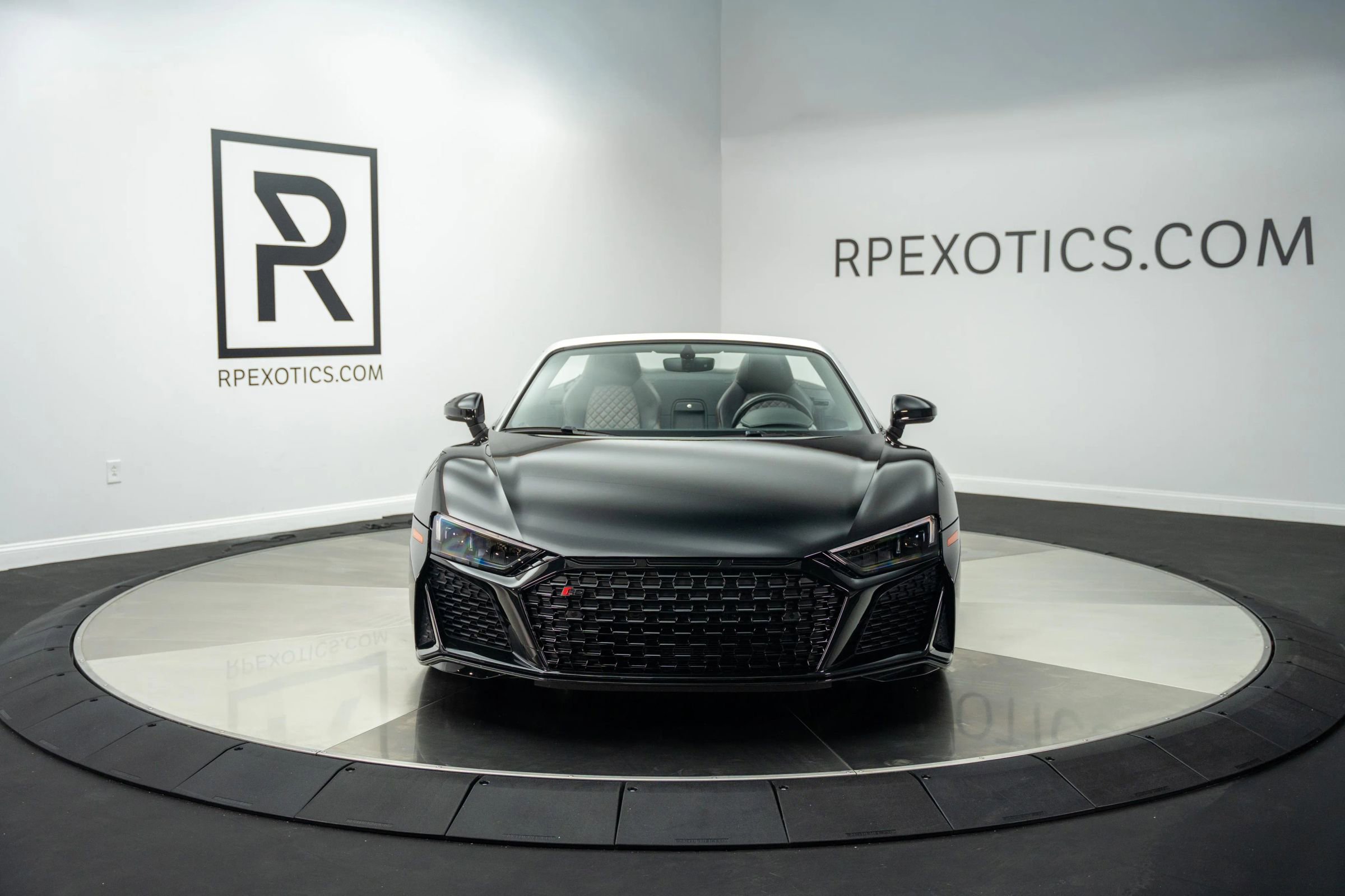 Used 2021 Audi R8 V10 w/ Premium Package image 6