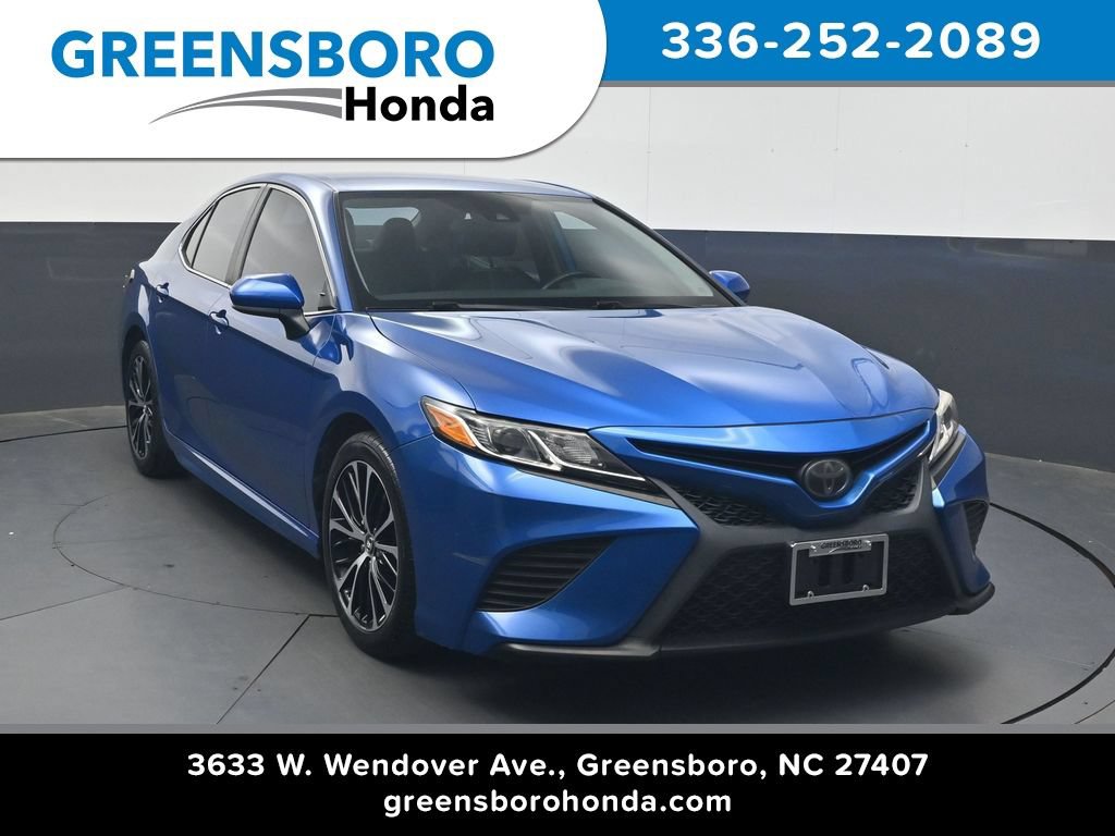 Used 2020 Toyota Camry SE FWD image 1