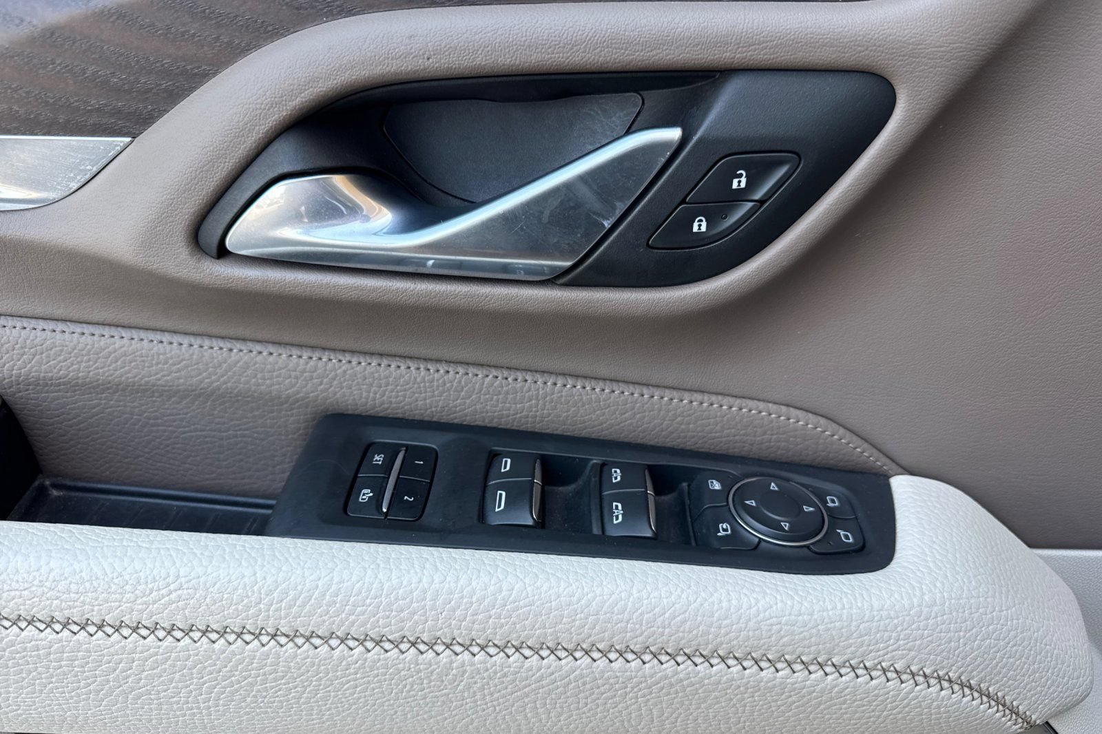 Certified 2023 GMC Yukon Denali AWD/4WD image 11