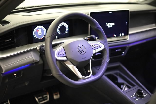 New 2026 Volkswagen Tiguan SE R-Line AWD/4WD image 12
