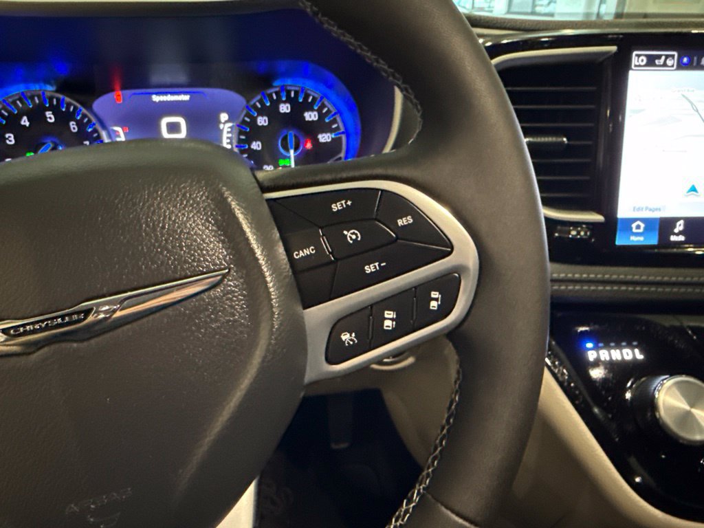 Used 2024 Chrysler Pacifica Touring-L w/ Uconnect Theater Family Group FWD image 34