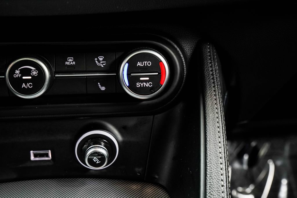 Used 2023 Alfa Romeo Stelvio Veloce image 28