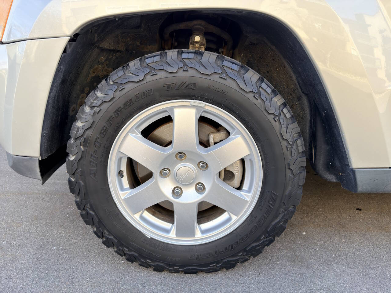 Used 2009 Jeep Grand Cherokee Laredo AWD/4WD image 8