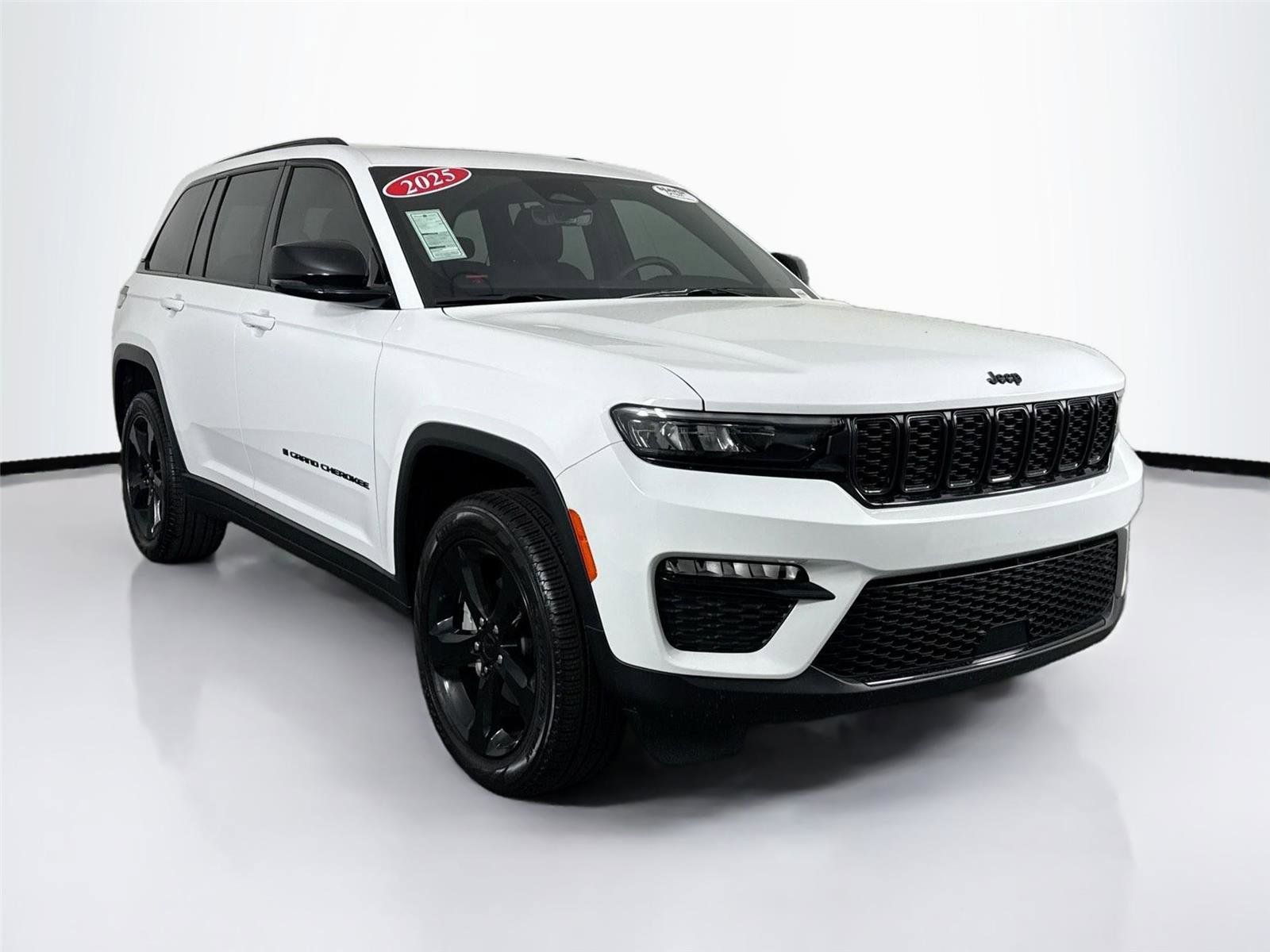 Used 2025 Jeep Grand Cherokee Limited w/ Black Appearance Package RWD image 10