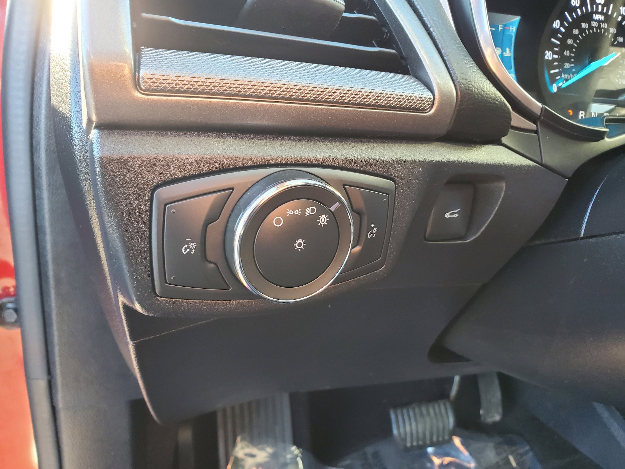 Used 2020 Ford Fusion SE image 7
