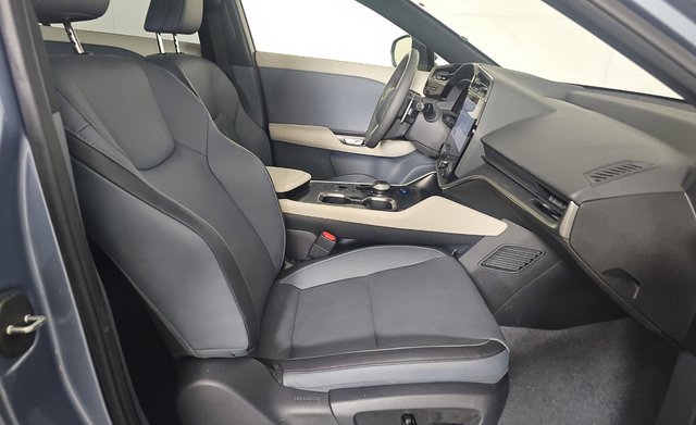 Used 2025 Lexus RZ 450e w/ Technology Package AWD/4WD image 6