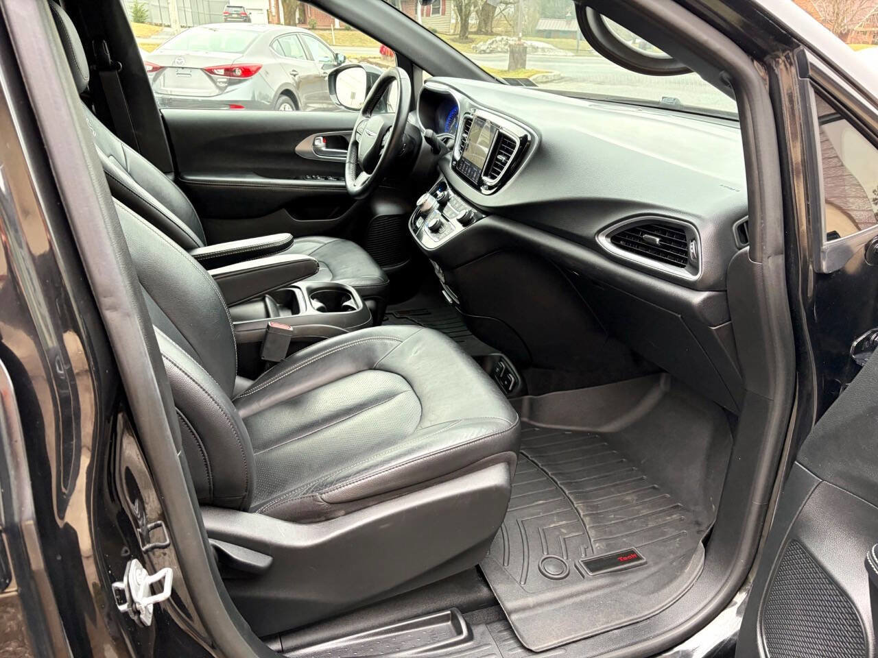 Used 2019 Chrysler Pacifica Touring-L w/ Advanced Safetytec Group FWD image 8