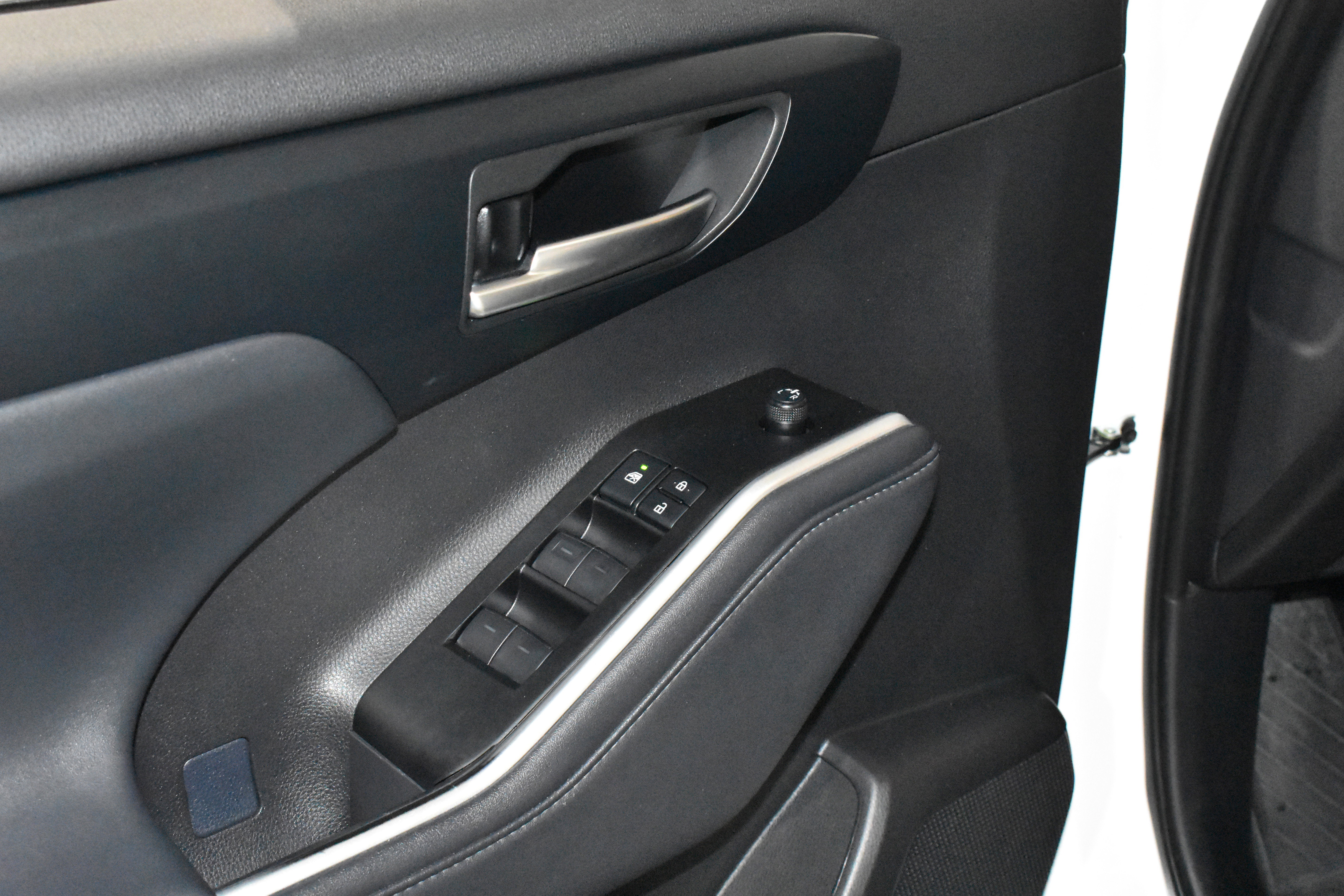 Used 2025 Toyota Highlander XLE FWD image 23