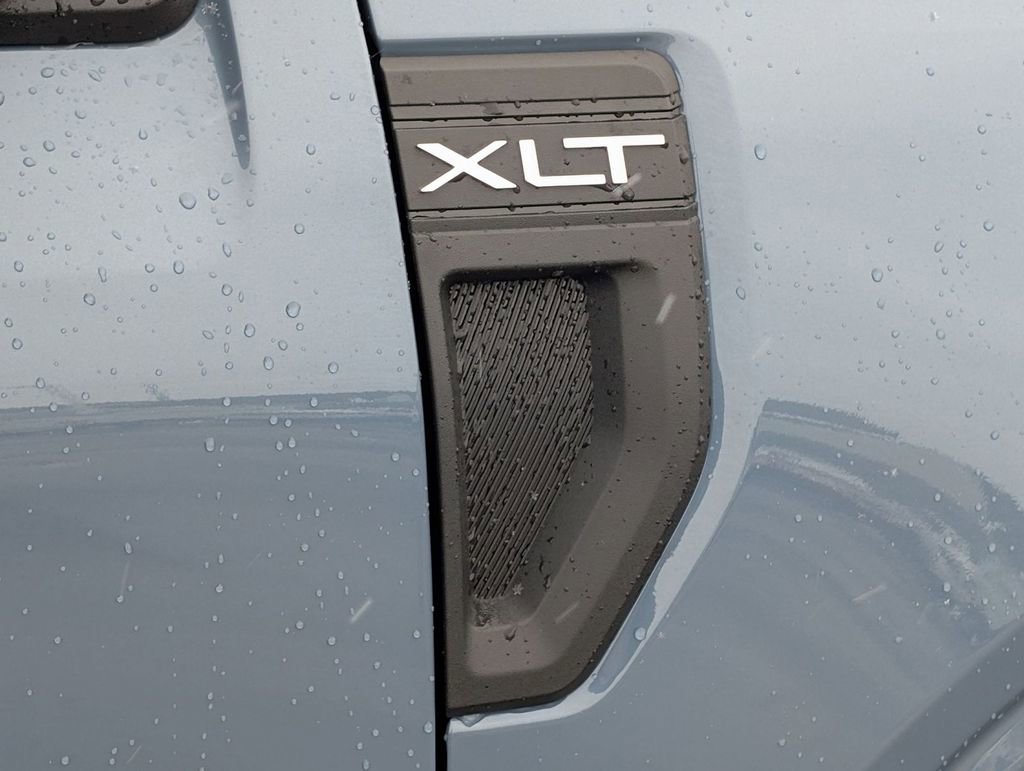 New 2025 Ford Maverick XLT image 12