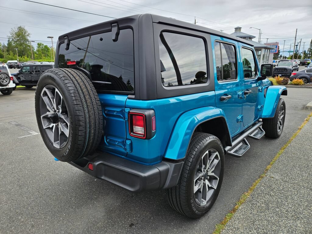 Used 2024 Jeep Wrangler Unlimited AWD/4WD image 5