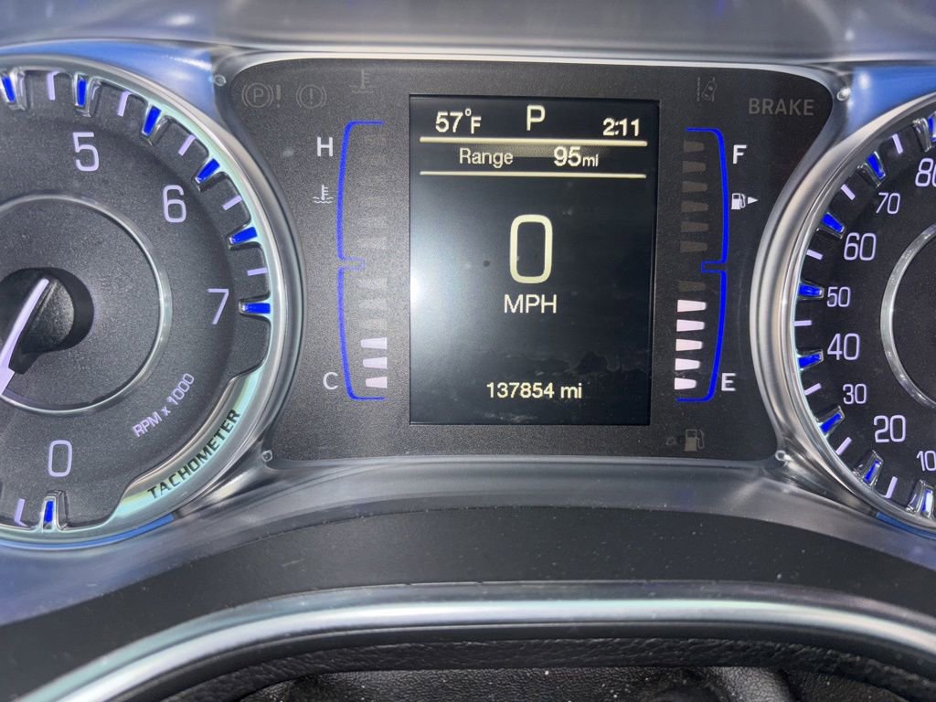 Used 2017 Chrysler 200 Limited Platinum FWD image 16