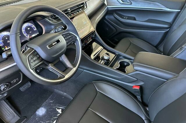 New 2025 Jeep Grand Cherokee Limited image 7