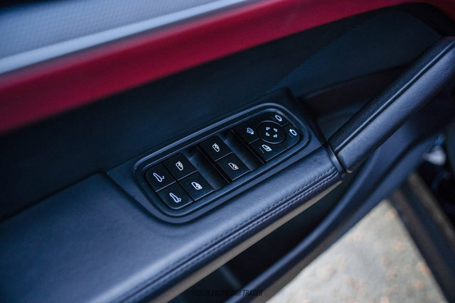 Used 2024 Porsche Cayenne S image 41