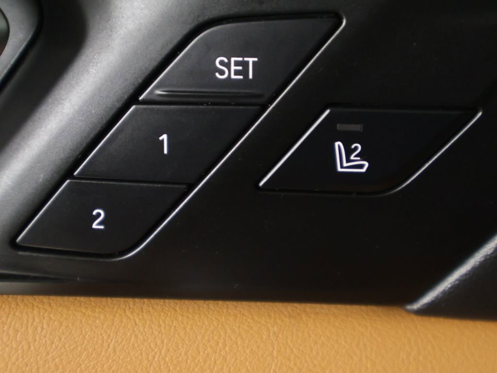 Used 2023 BMW X7 xDrive40i w/ M Sport Package AWD/4WD image 42