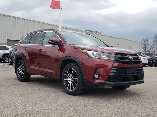 Used 2018 Toyota Highlander SE image 3