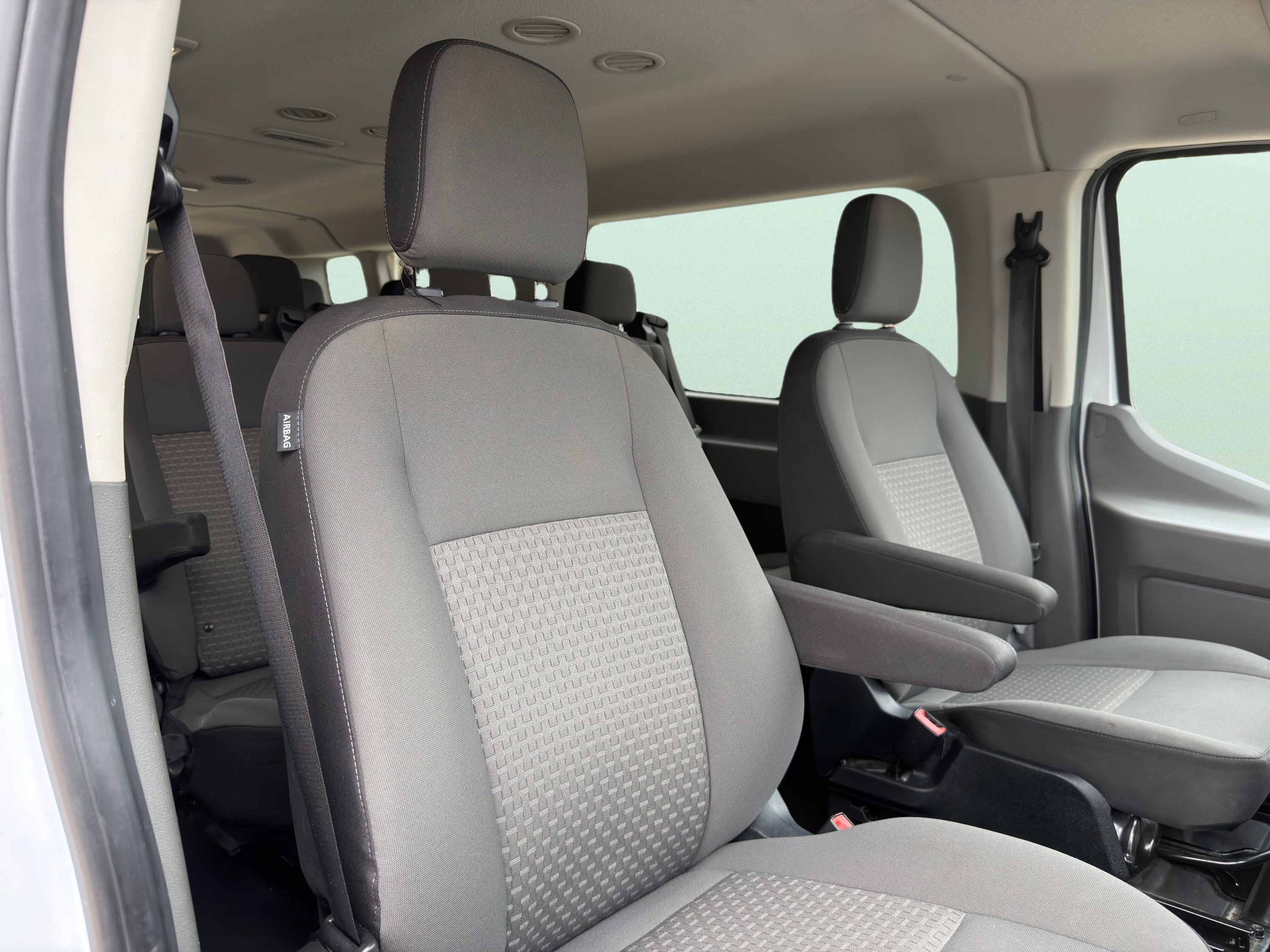 Used 2023 Ford Transit 350 XLT image 34