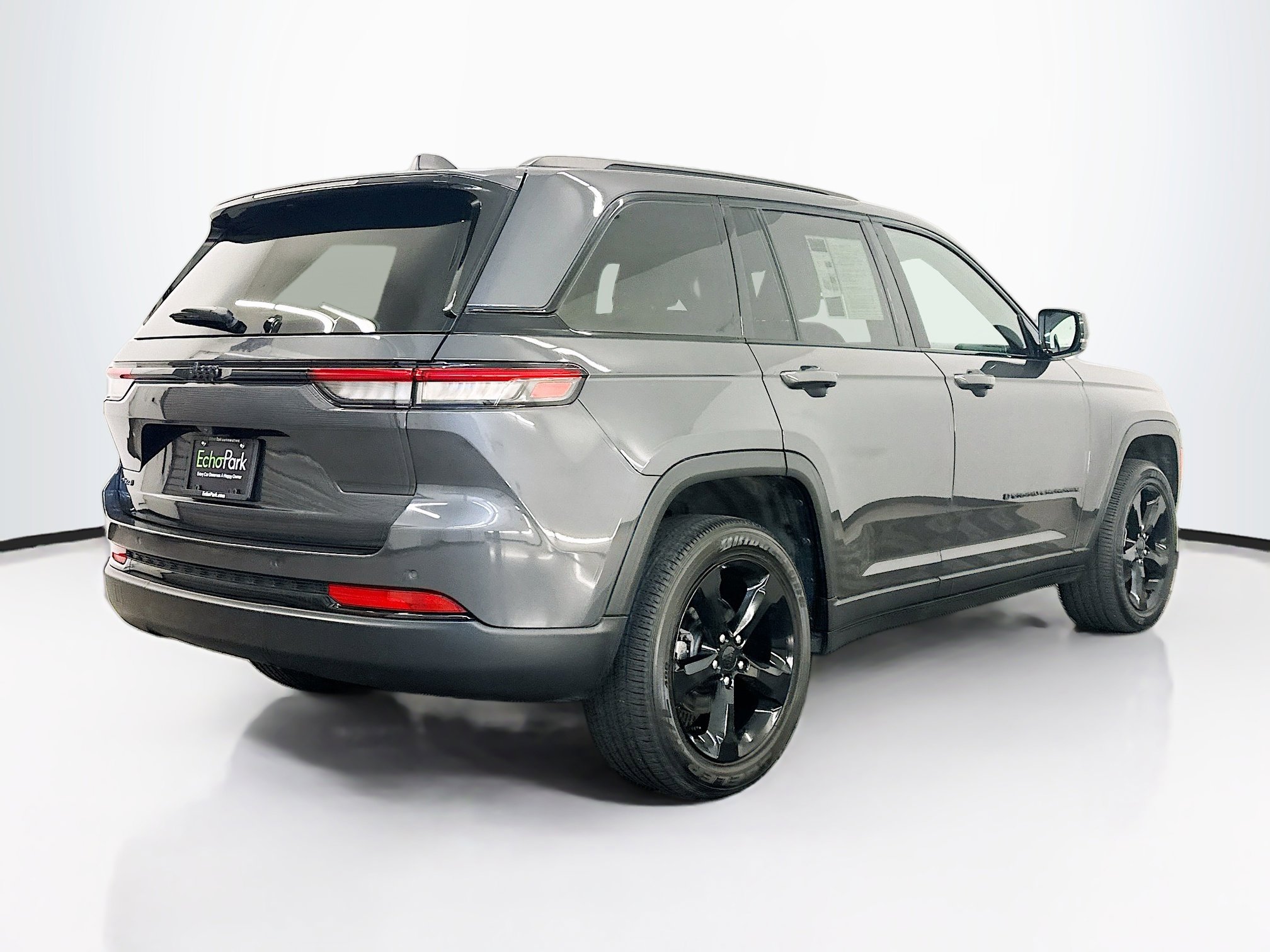 Used 2024 Jeep Grand Cherokee Altitude AWD/4WD image 9