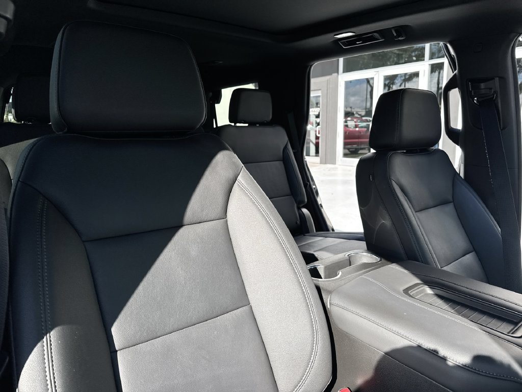 Used 2023 Chevrolet Tahoe Z71 w/ Luxury Package AWD/4WD image 45