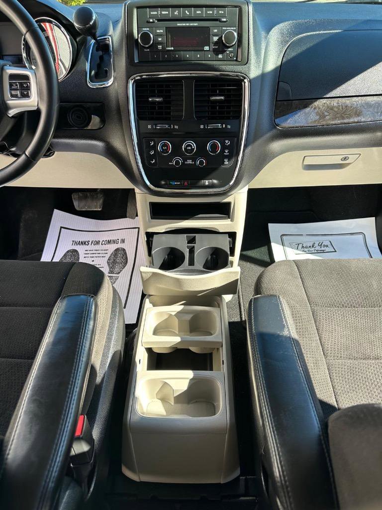 Used 2013 Dodge Grand Caravan SE image 24