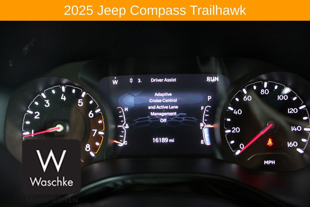 Used 2025 Jeep Compass Trailhawk w/ Trailhawk Convenience Group AWD/4WD image 37