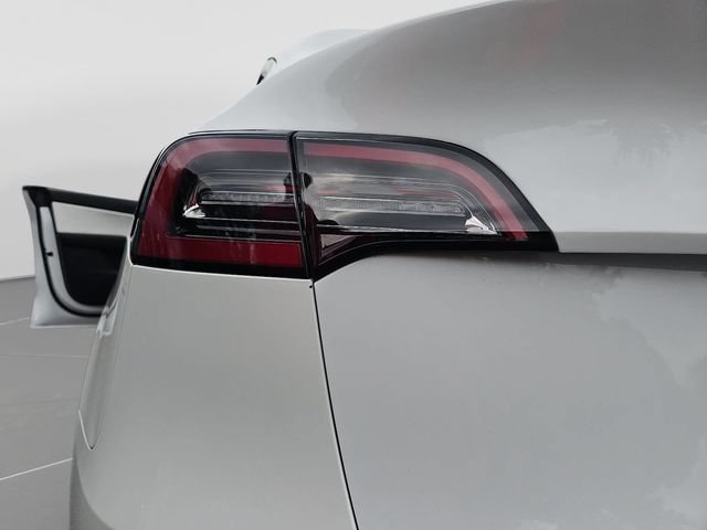 Used 2021 Tesla Model Y Long Range AWD/4WD image 36