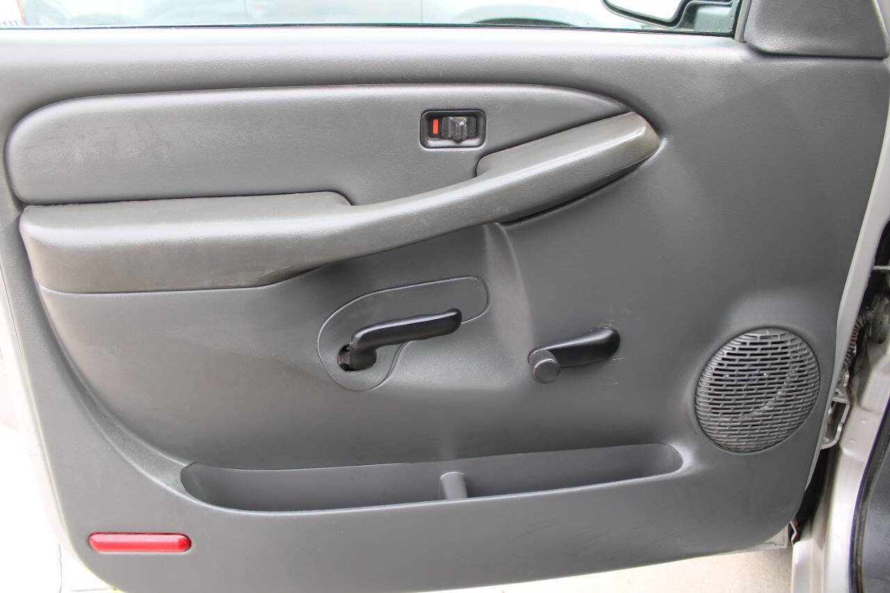 Used 2004 GMC Sierra 1500 W/T w/ Light Duty Power Package image 7