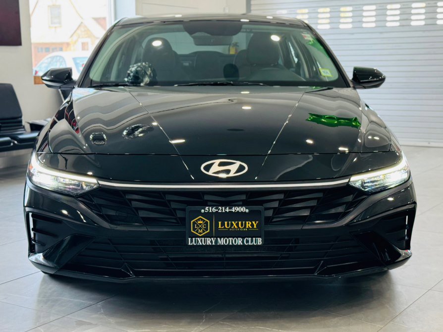 Used 2024 Hyundai Elantra SEL FWD image 2