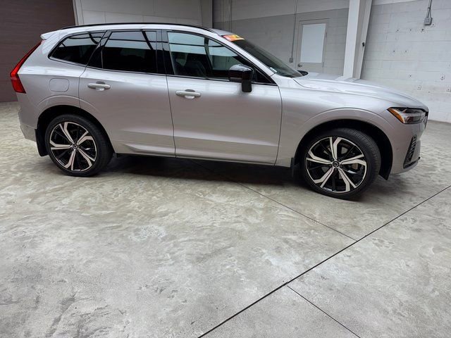 Used 2022 Volvo XC60 B6 R-Design image 6