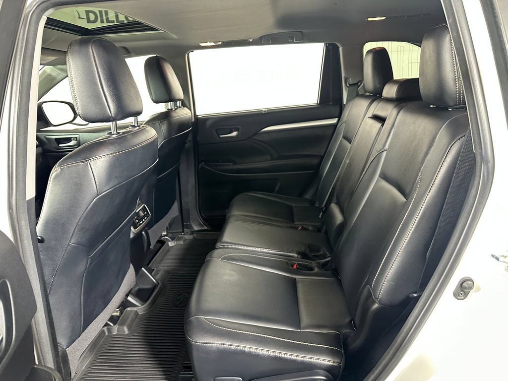 Used 2018 Toyota Highlander XLE AWD/4WD image 23